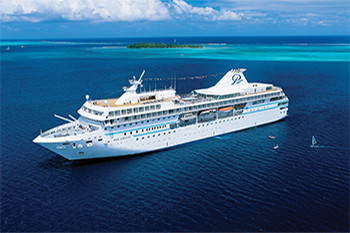 Paul-Gaugin-Luxury-Cruising-in-Tahiti
